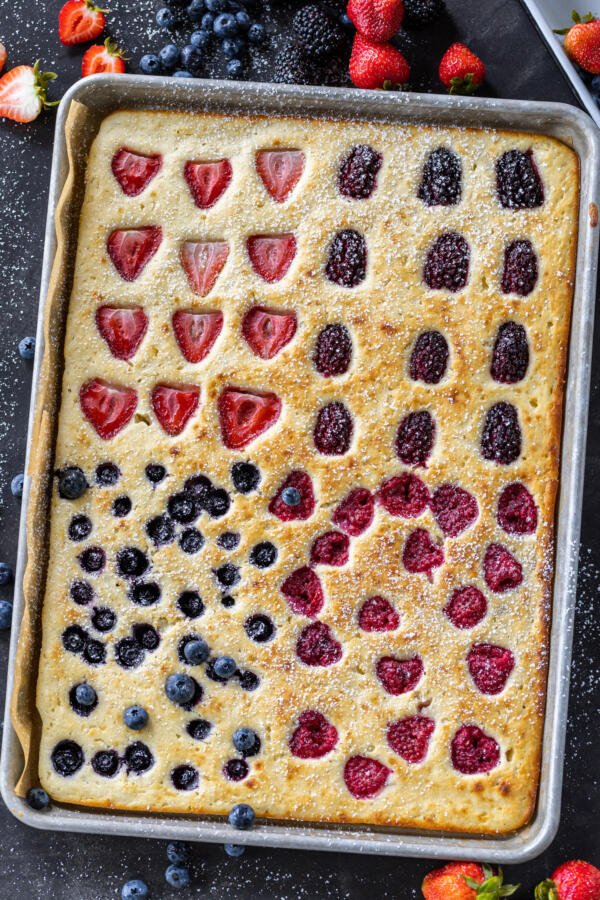 Crêpes sur plaque de cuisson. 