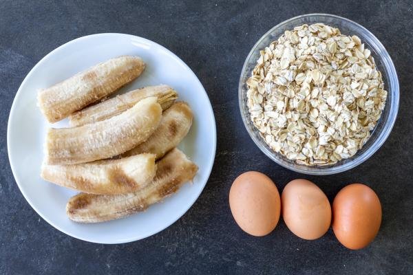 Ingrédients pour les crêpes à la banane et avoine