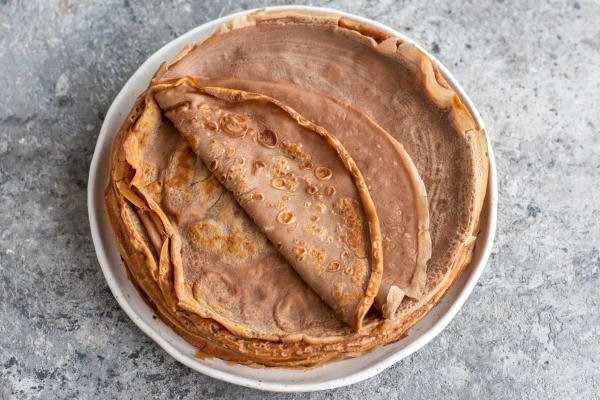 Crêpes sur une assiette