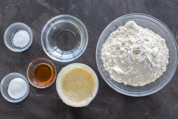 Ingrédients pour les bagels au levain de la veille