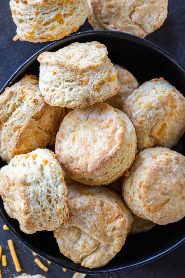 Biscuits dans un bol.