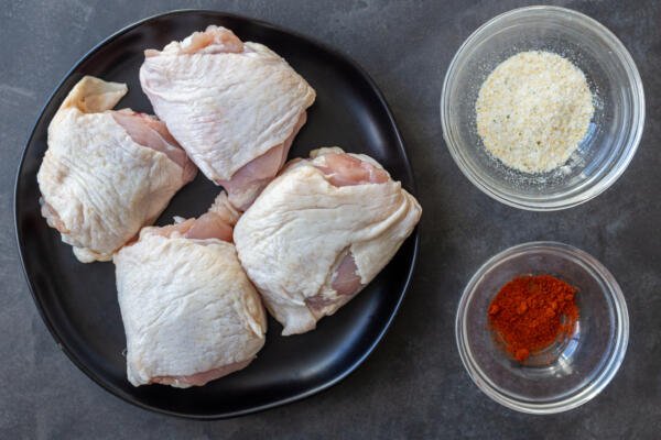Ingrédients pour les cuisses de poulet au friteuse à air