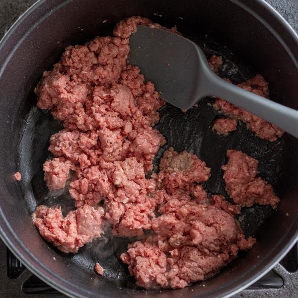 viande hachée dans une casserole