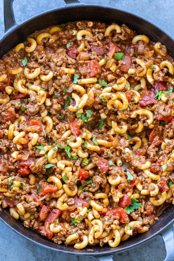 Goulash dans une casserole