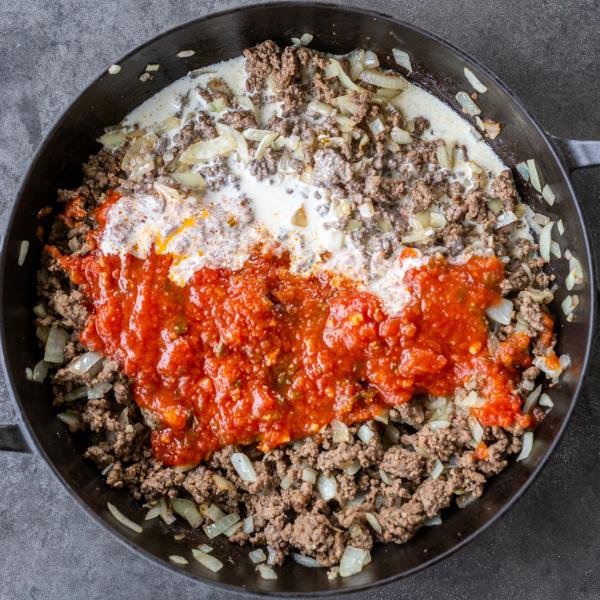 crème ajoutée au mélange de bœuf