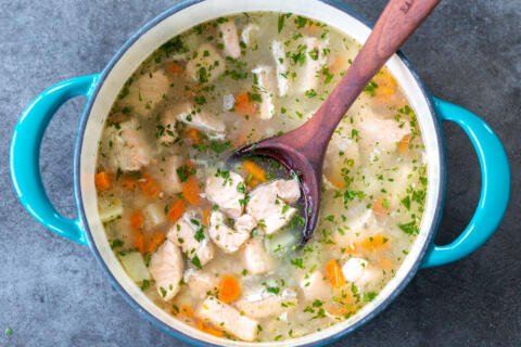 Soupe Ukha dans une casserole